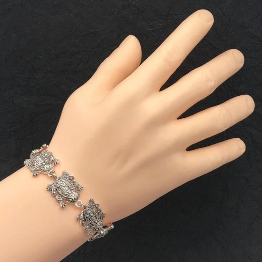 🌼 Frog Theme Silver Magnetic Clasp Bracelet